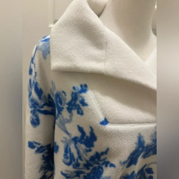 Dudley Stephens x Mestiza. Sheffield Island Pullover. Blue & White Floral. Med. - Picture 5 of 11